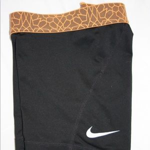 BLACK NIKE PRO SHORTS